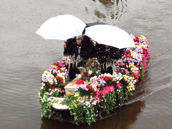 arrival-by-boat-at-zorgvliet