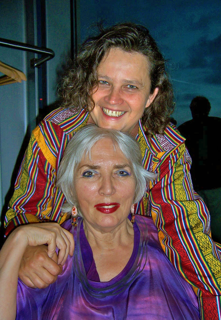 dia_with_long_hair_and_xie 2000